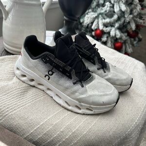 On Running Men's Gray and Black Athletic Shoes